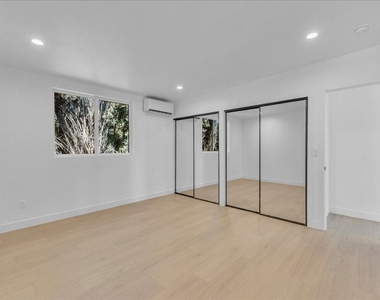 6913 Encino Avenue - Photo Thumbnail 36