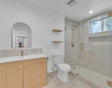 6913 Encino Avenue - Photo Thumbnail 37
