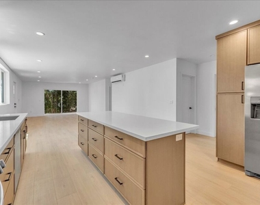 6913 Encino Avenue - Photo Thumbnail 27
