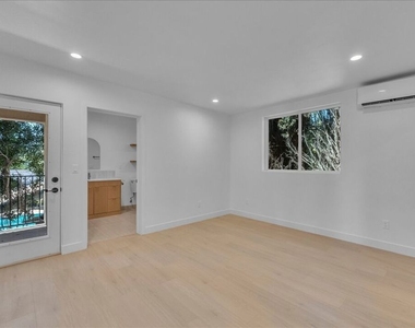 6913 Encino Avenue - Photo Thumbnail 35