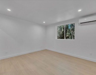 6913 Encino Avenue - Photo Thumbnail 33