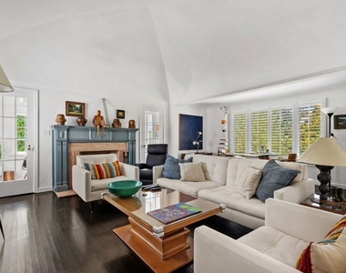 202 N Gower Street - Photo Thumbnail 2