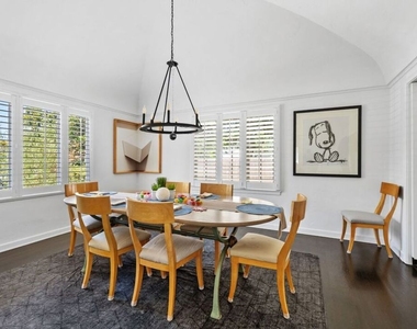 202 N Gower Street - Photo Thumbnail 6