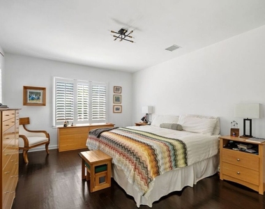 202 N Gower Street - Photo Thumbnail 10
