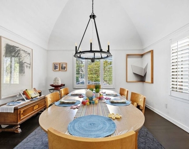 202 N Gower Street - Photo Thumbnail 5