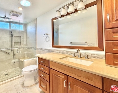 1615 Wellington Place - Photo Thumbnail 25