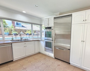 1615 Wellington Place - Photo Thumbnail 12