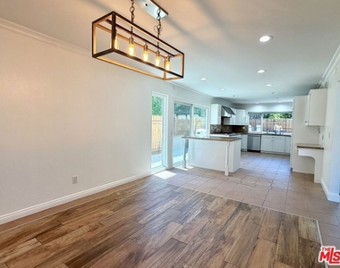 1615 Wellington Place - Photo Thumbnail 5