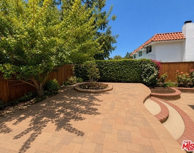 1615 Wellington Place - Photo Thumbnail 34
