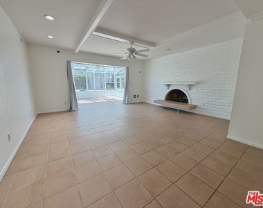 1615 Wellington Place - Photo Thumbnail 6
