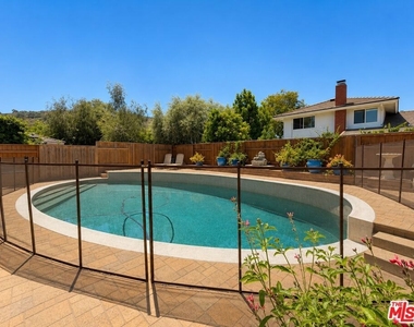1615 Wellington Place - Photo Thumbnail 33