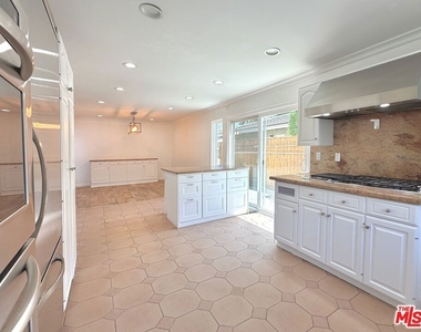 1615 Wellington Place - Photo Thumbnail 14