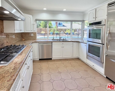 1615 Wellington Place - Photo Thumbnail 13