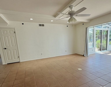 1615 Wellington Place - Photo Thumbnail 10