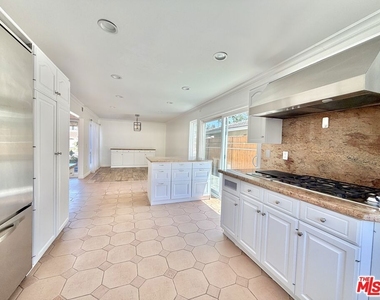 1615 Wellington Place - Photo Thumbnail 15