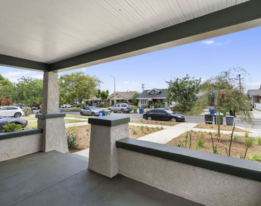 1828 W 41st Place - Photo Thumbnail 5
