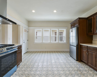 1828 W 41st Place - Photo Thumbnail 9