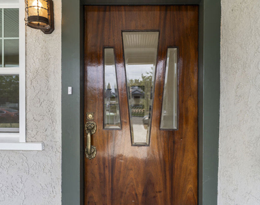 1828 W 41st Place - Photo Thumbnail 6