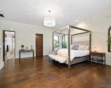 7031 Las Colinas - Photo Thumbnail 20