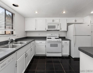 9983 Paseo Montril Dr. - Photo Thumbnail 10