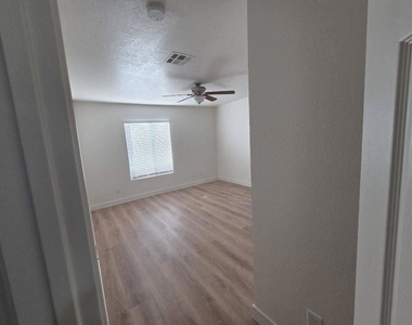 9425 Vista Del Valle - Photo Thumbnail 5