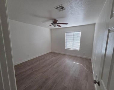 9425 Vista Del Valle - Photo Thumbnail 6