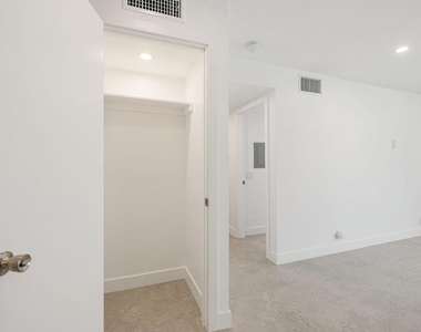 1400 E Palm Canyon Drive - Photo Thumbnail 17