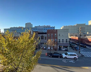 Van Brunt Street - Photo Thumbnail 6