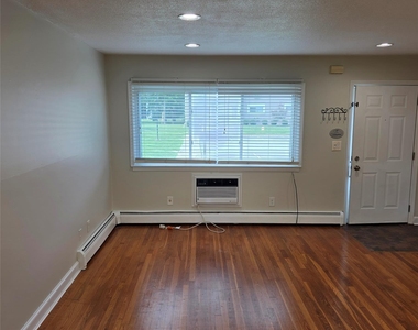 3 Fishkill Glen Drive - Photo Thumbnail 2