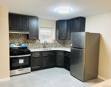 83 Gibson Boulevard - Photo Thumbnail 19