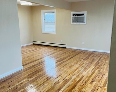 83 Gibson Boulevard - Photo Thumbnail 9