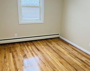 83 Gibson Boulevard - Photo Thumbnail 14