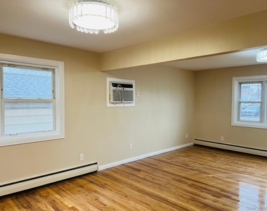 83 Gibson Boulevard - Photo Thumbnail 16