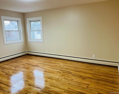 83 Gibson Boulevard - Photo Thumbnail 3