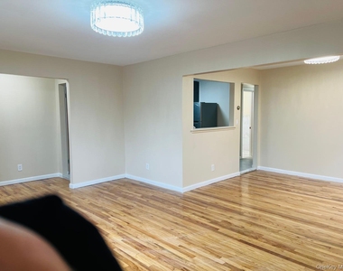 83 Gibson Boulevard - Photo Thumbnail 7