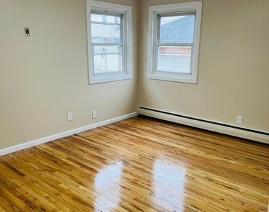 83 Gibson Boulevard - Photo Thumbnail 11