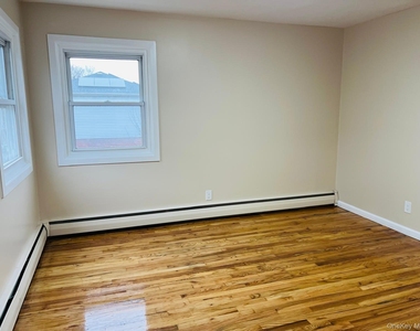 83 Gibson Boulevard - Photo Thumbnail 13
