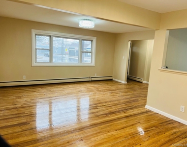 83 Gibson Boulevard - Photo Thumbnail 10