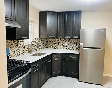 83 Gibson Boulevard - Photo Thumbnail 12