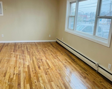 83 Gibson Boulevard - Photo Thumbnail 17