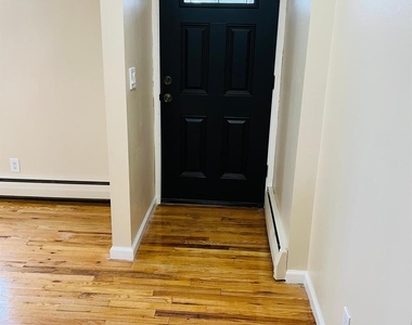 83 Gibson Boulevard - Photo Thumbnail 2