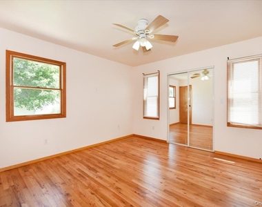 257 Maple Street - Photo Thumbnail 14