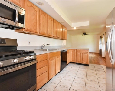 257 Maple Street - Photo Thumbnail 7