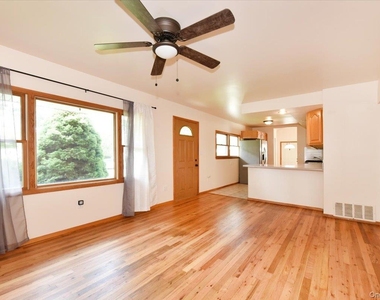257 Maple Street - Photo Thumbnail 5