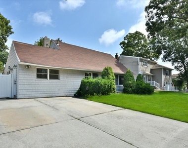 257 Maple Street - Photo Thumbnail 2