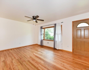 257 Maple Street - Photo Thumbnail 4