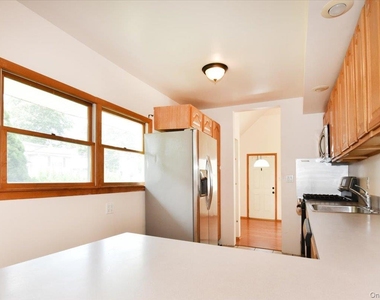257 Maple Street - Photo Thumbnail 10