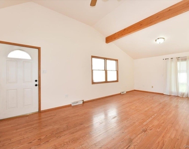 257 Maple Street - Photo Thumbnail 13