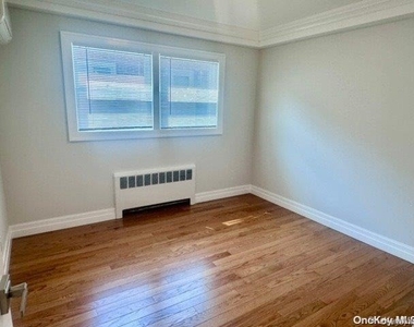 254 E Beech Street - Photo Thumbnail 16