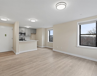 135 Wakefield Avenue - Photo Thumbnail 1